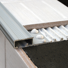 Genesis Aluminium Tile In Stair Nosing NLM 3.0m Length (matt silver) 
